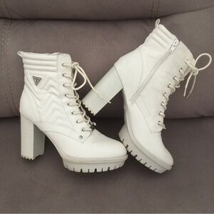 GUESS Manners Size 9 Platform 4” Heel Lace-Up Zip Boots Beige EUC